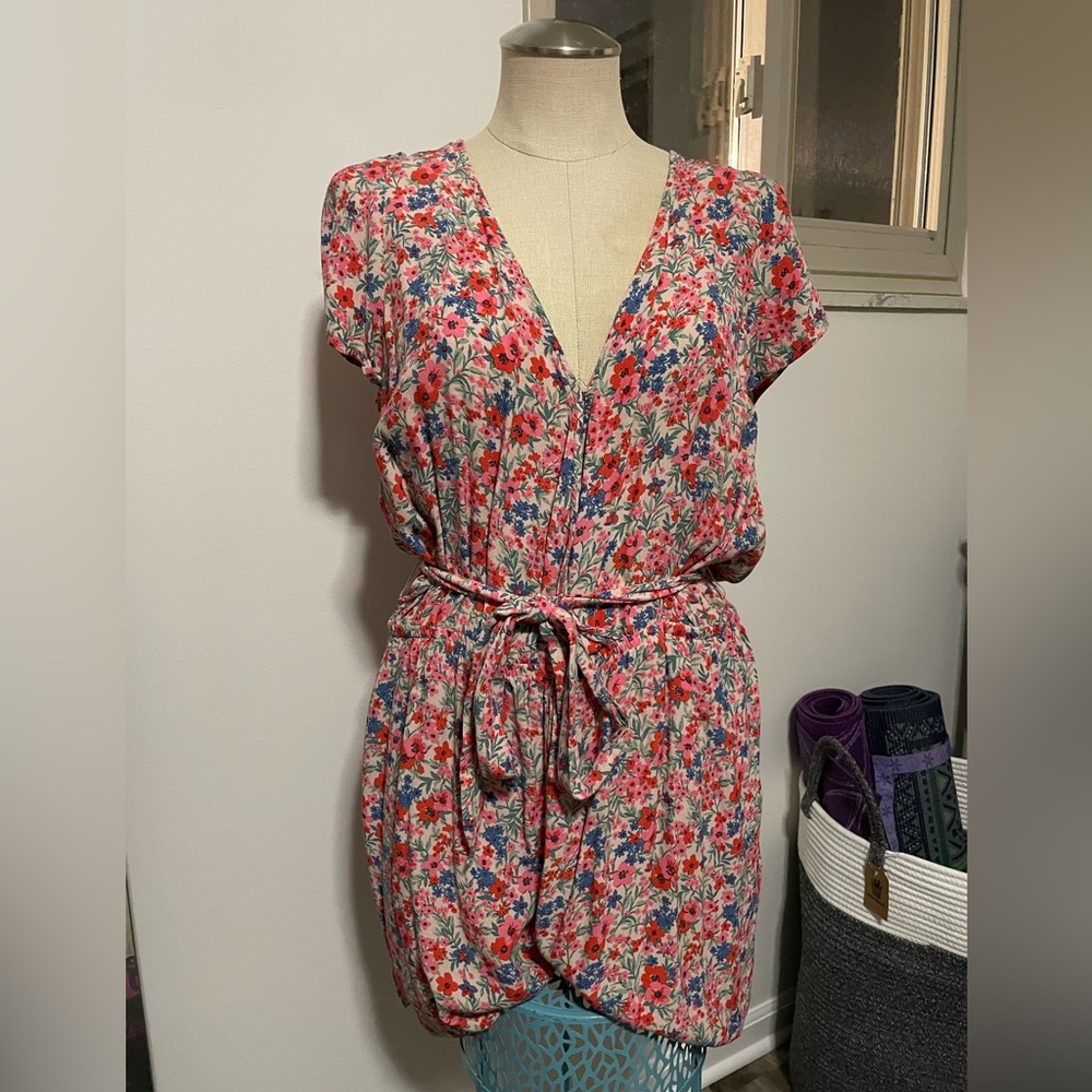 American Eagle Pink Floral Print Romper Size XL Open Back Tie Belt Pockets